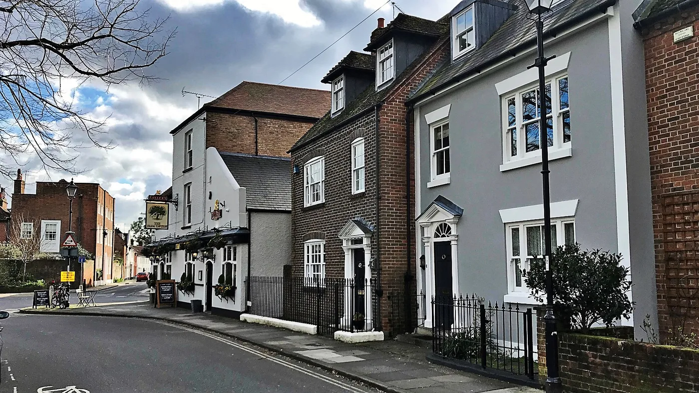 The Park Tavern on Priory Road, Chichester, with the houses that face Priory Park beside it
